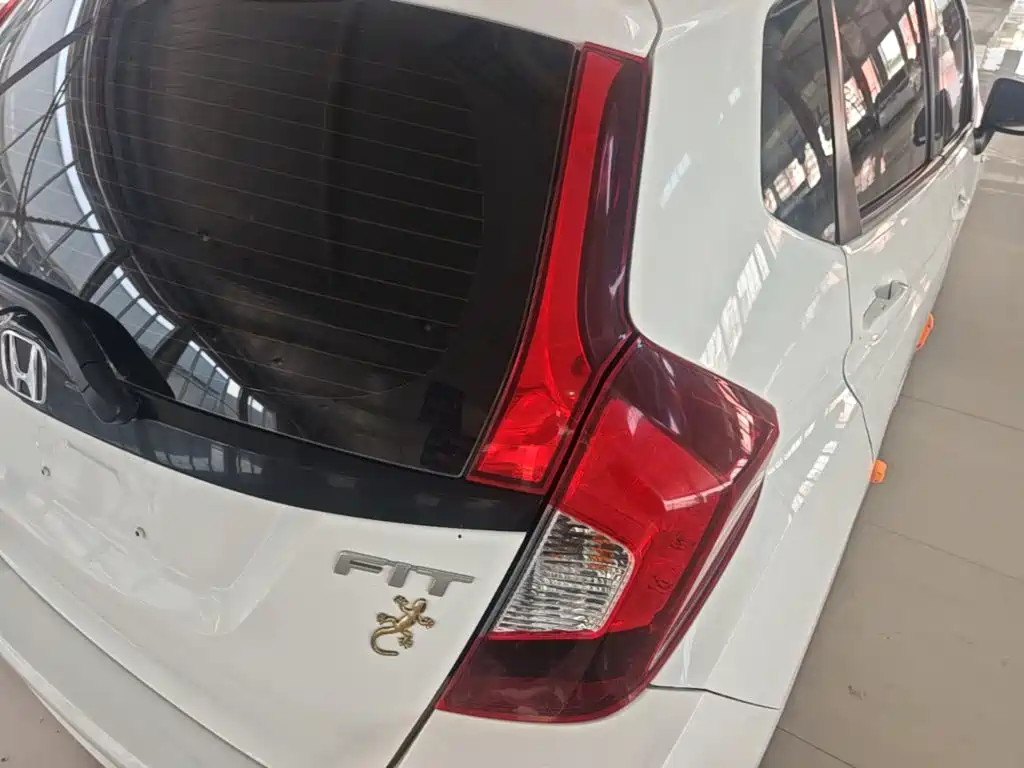 Honda Fit 2016 — фото 8