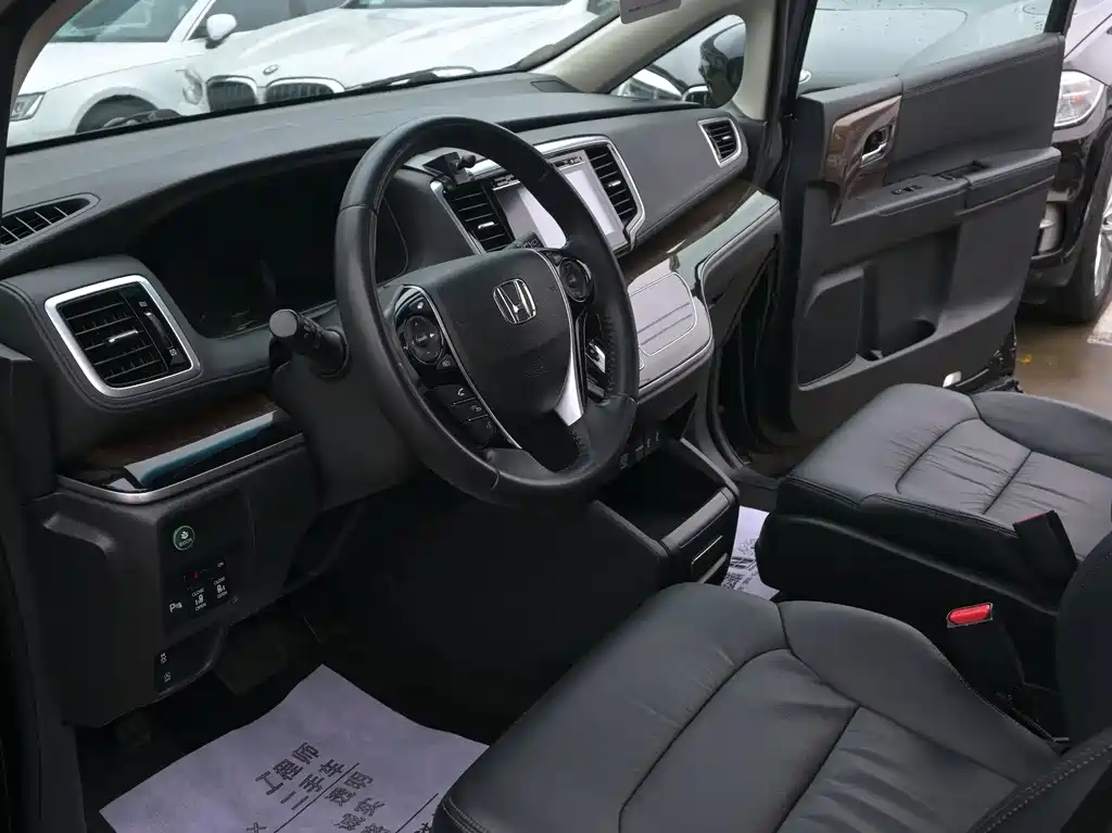 Honda Odyssey 2016 — фото 18