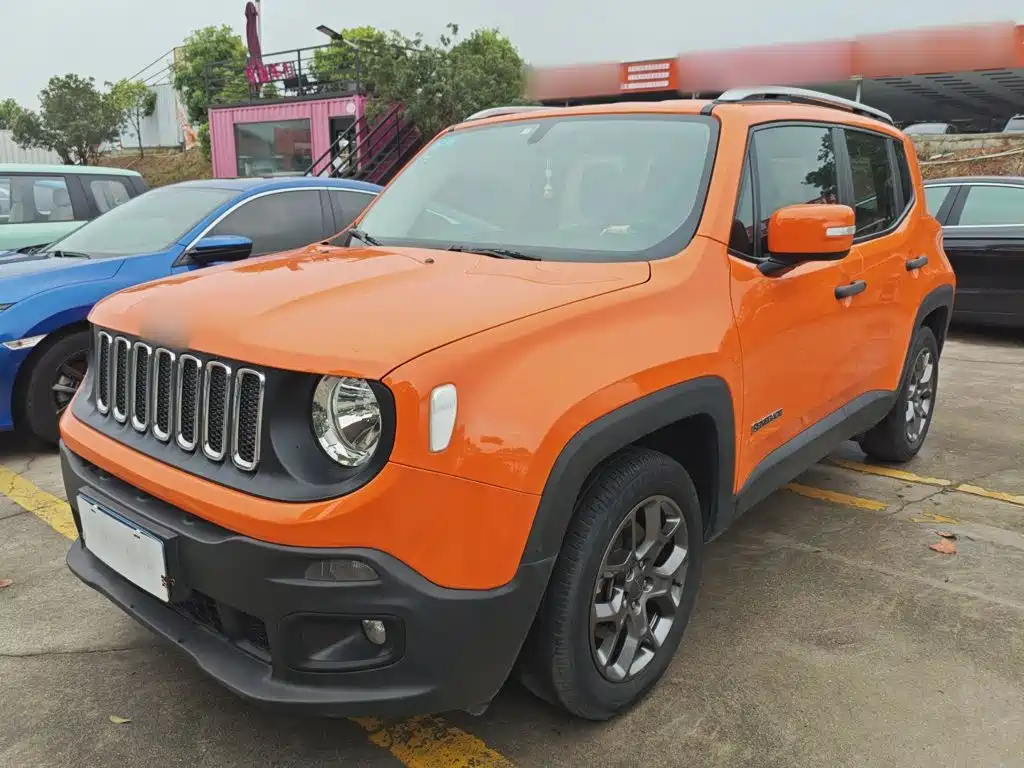 Jeep Freeman 2018 — фото 1