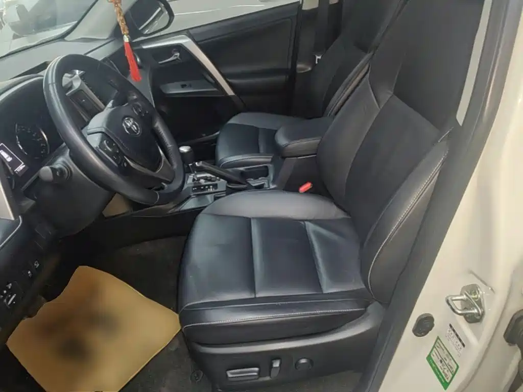 Toyota RAV4 2019 — фото 15