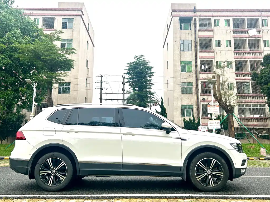Volkswagen Tiguan L 2017 — фото 5