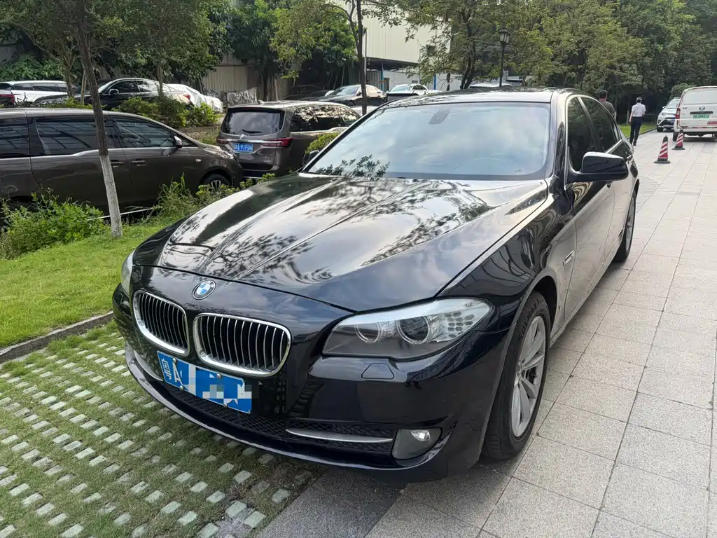 BMW 5 Series 2012 — фото 1