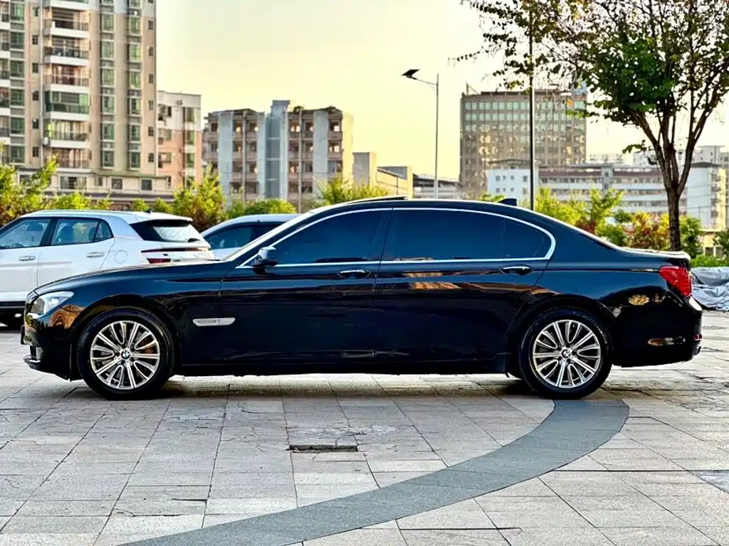 BMW 7 Series 2009 — фото 3