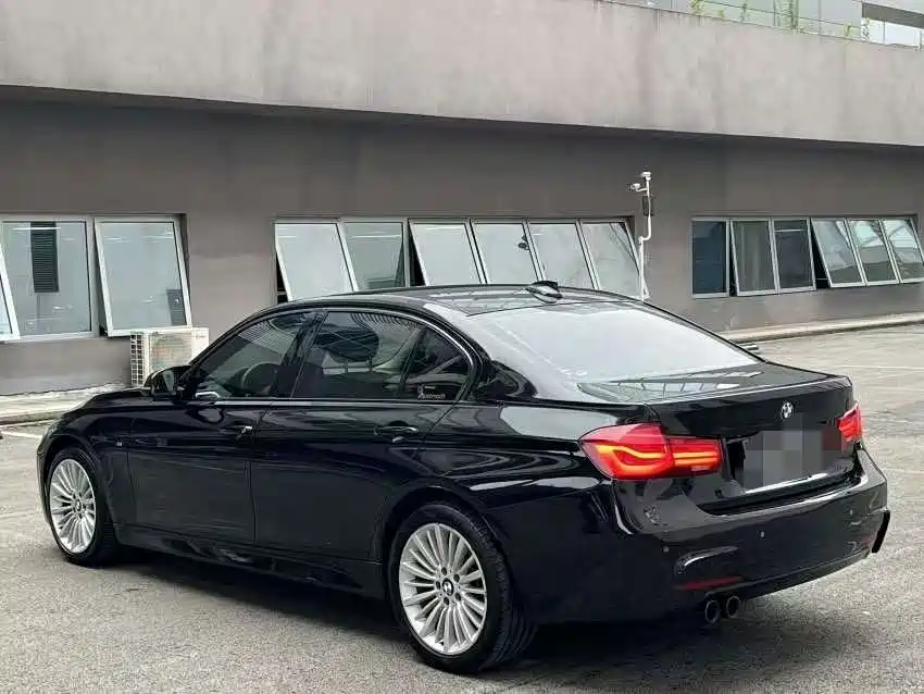 BMW 3 Series 2018 — фото 9