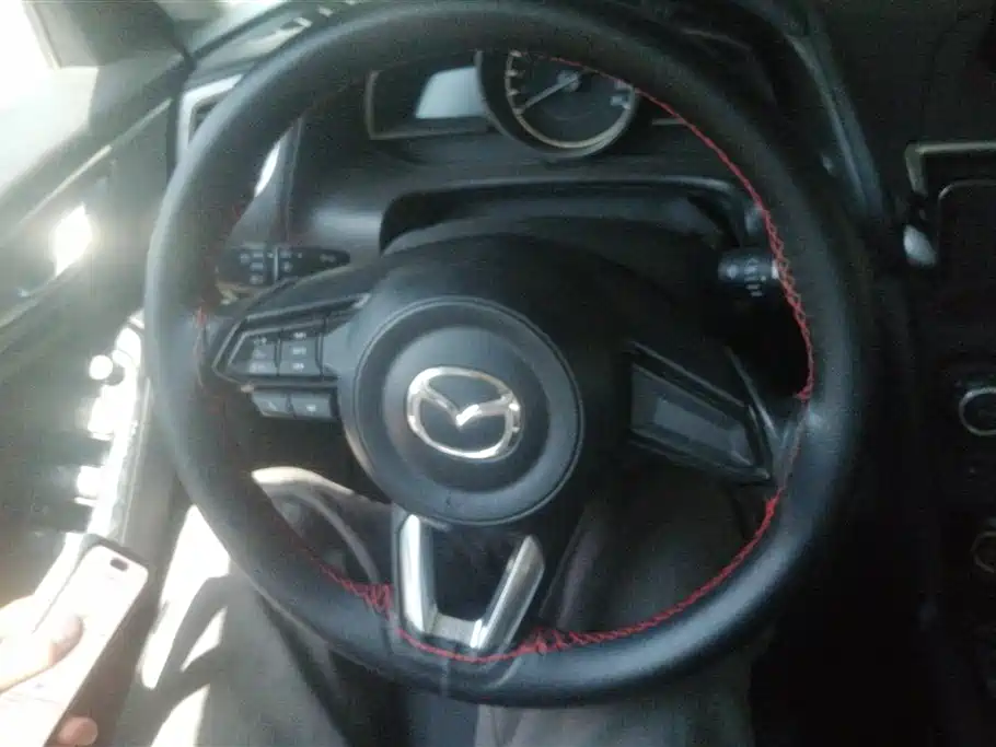 Mazda 3 Axela 2017 — фото 15
