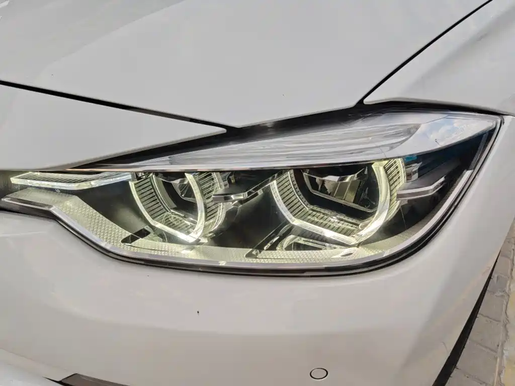 BMW 3 Series 2018 — фото 10