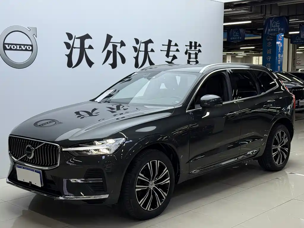 Volvo XC60 2021 — фото 1