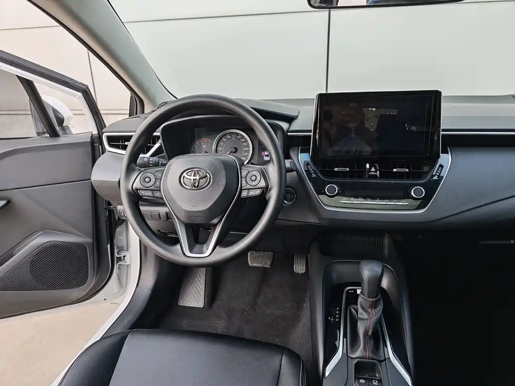 Toyota Corolla 2023 — фото 12