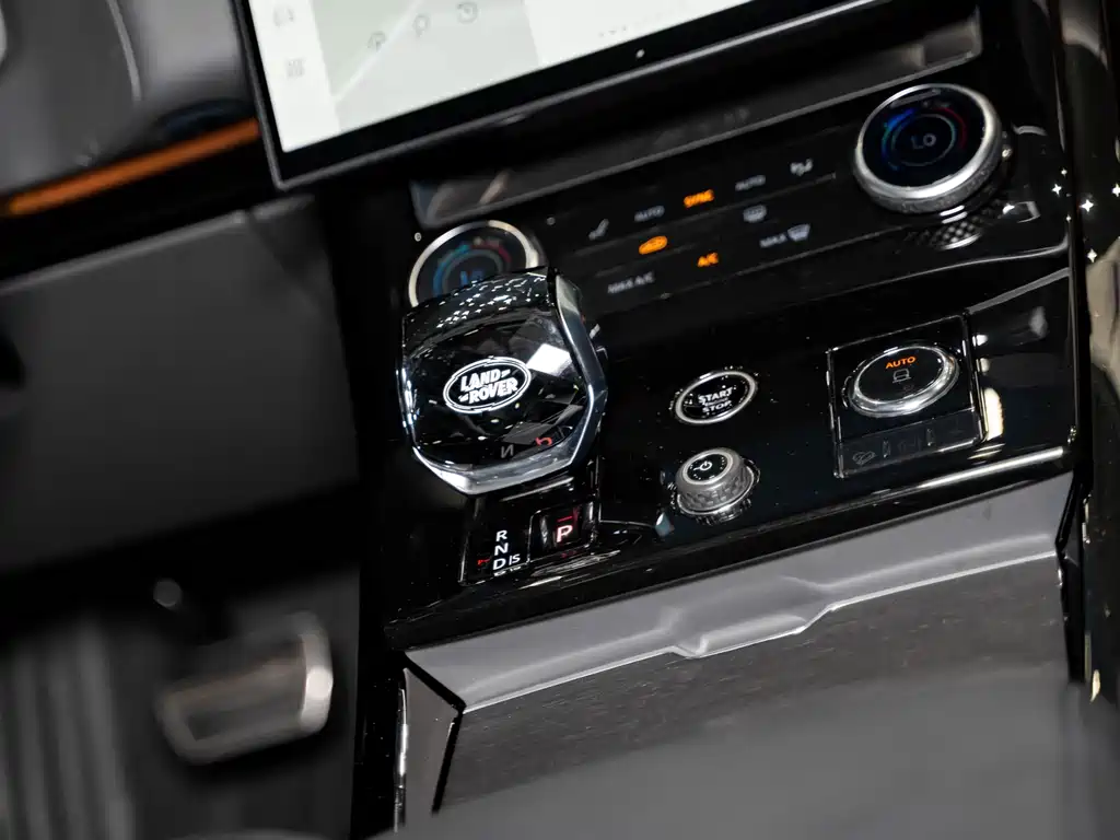 Land Rover Sport 2023 — фото 16