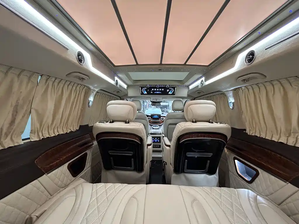 Mercedes-Benz V-Class 2021 — фото 15