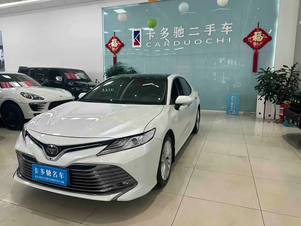 Toyota Camry 2019 — фото 1