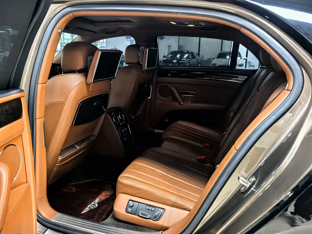 Bentley Flying Spur 2014 — фото 12