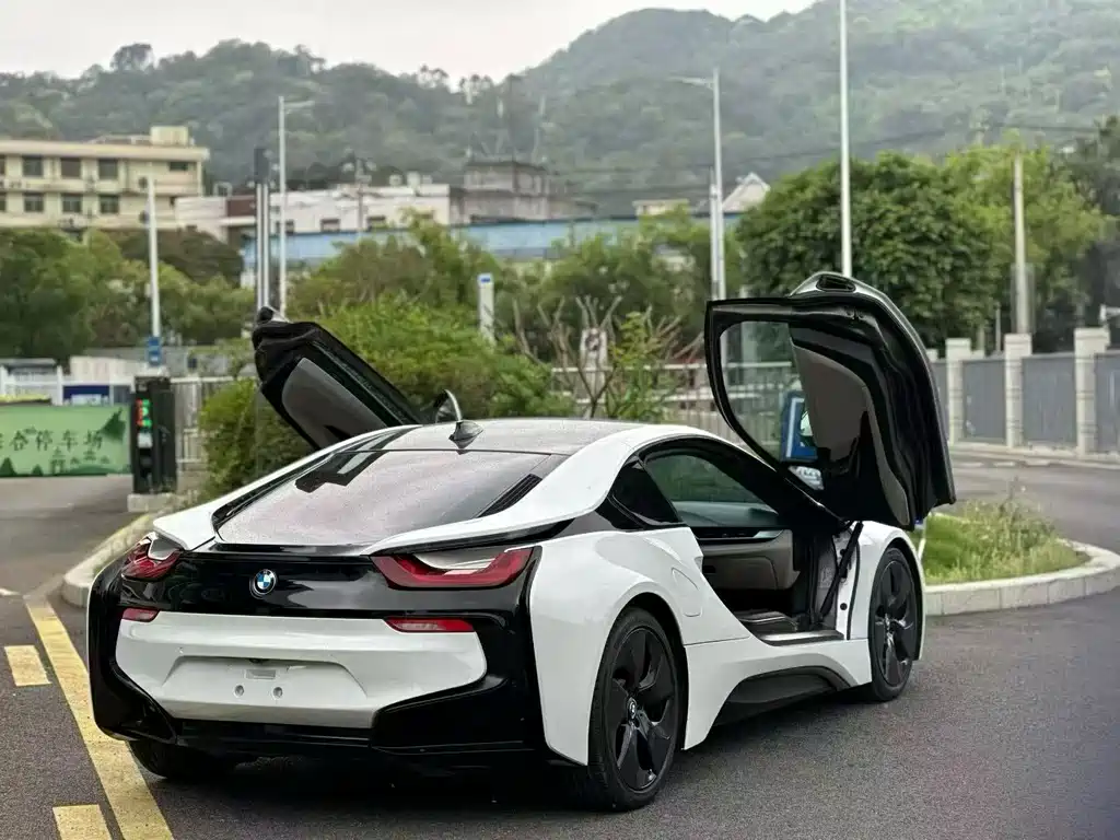 BMW i8 2016 — фото 7