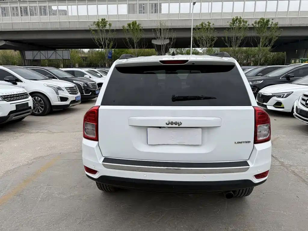 Jeep Compass 2013 — фото 10