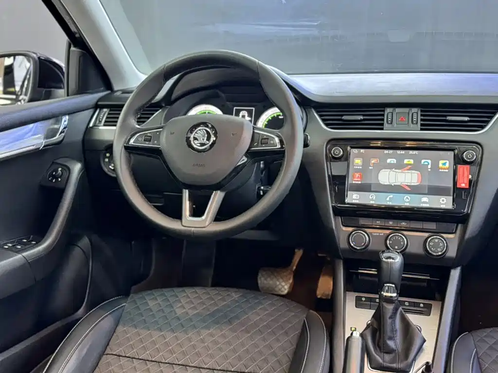 Skoda Octavia 2017 — фото 16