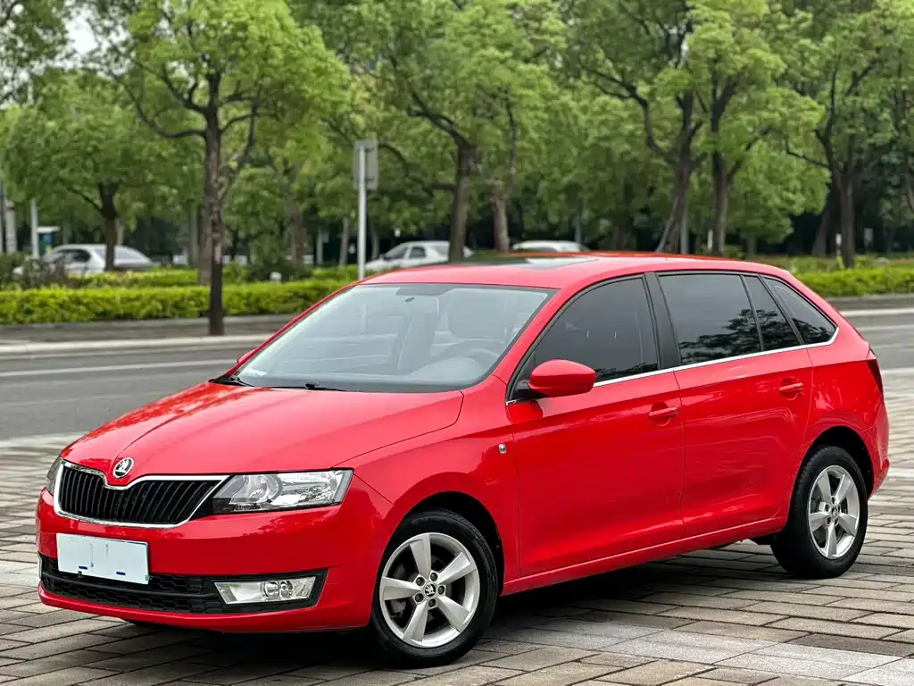 Skoda Rapid Spaceback 2017 — фото 1
