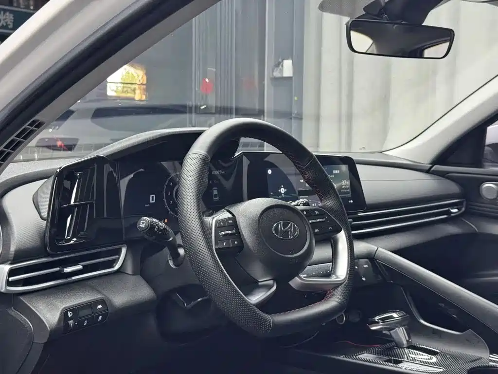 Hyundai Elantra 2022