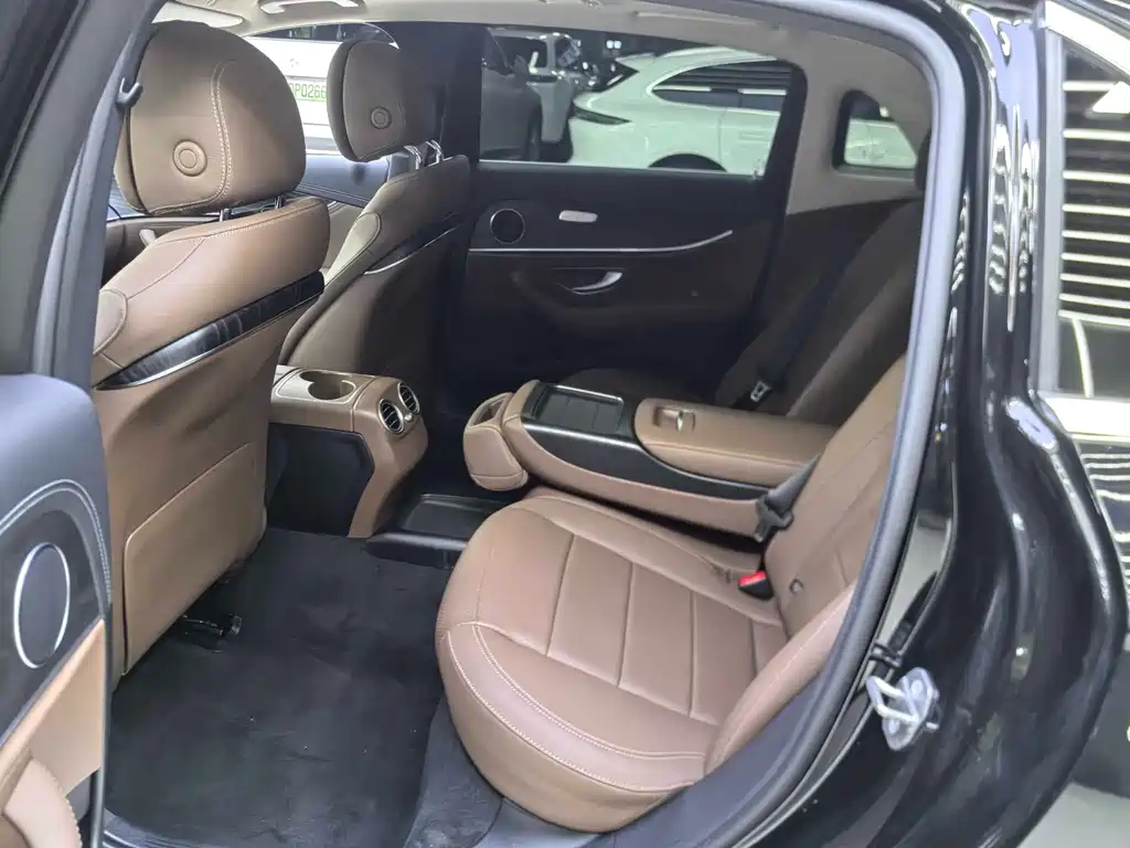 Mercedes-Benz E-Class 2019 — фото 14