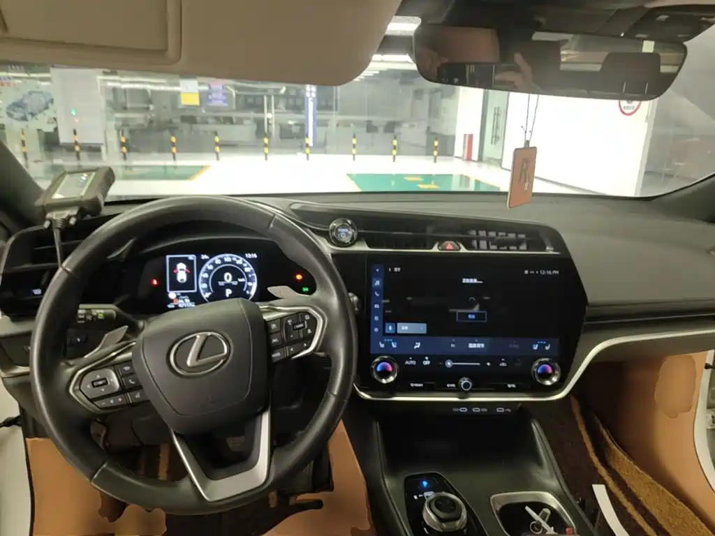 Lexus RZ 2023 — фото 10