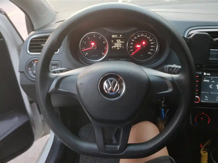 Volkswagen Polo 2015 — фото 15