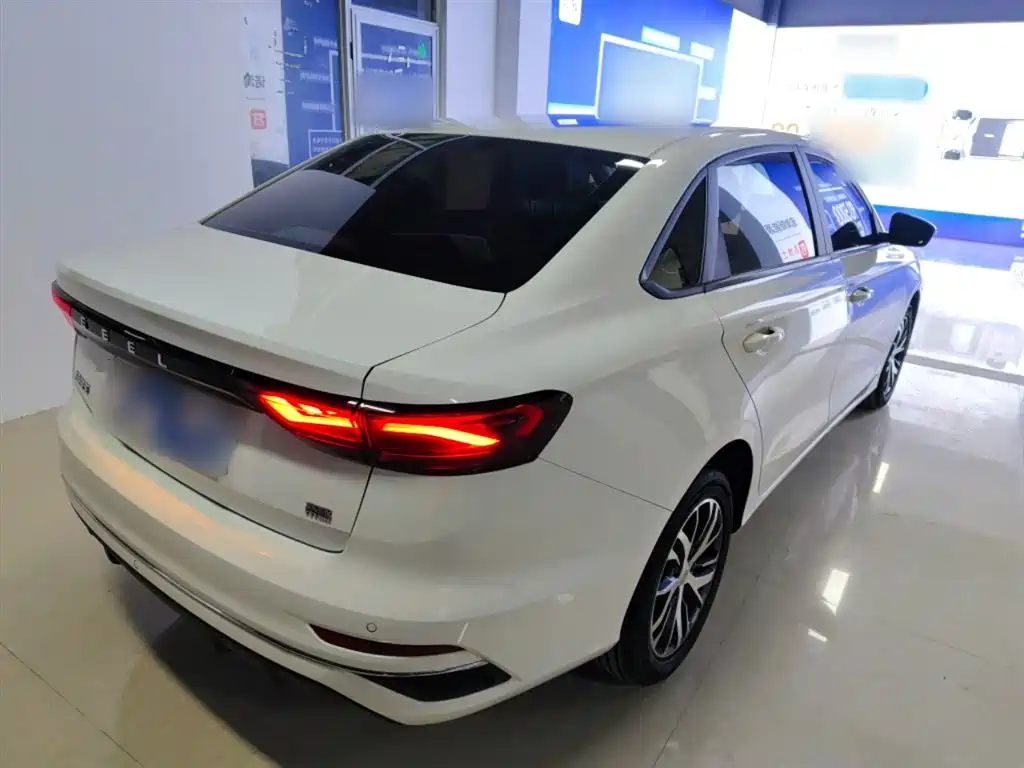 Geely Emgrand 2023 — фото 5