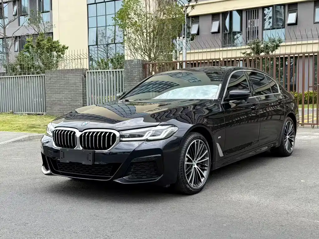 BMW 5 Series 2022 — фото 1