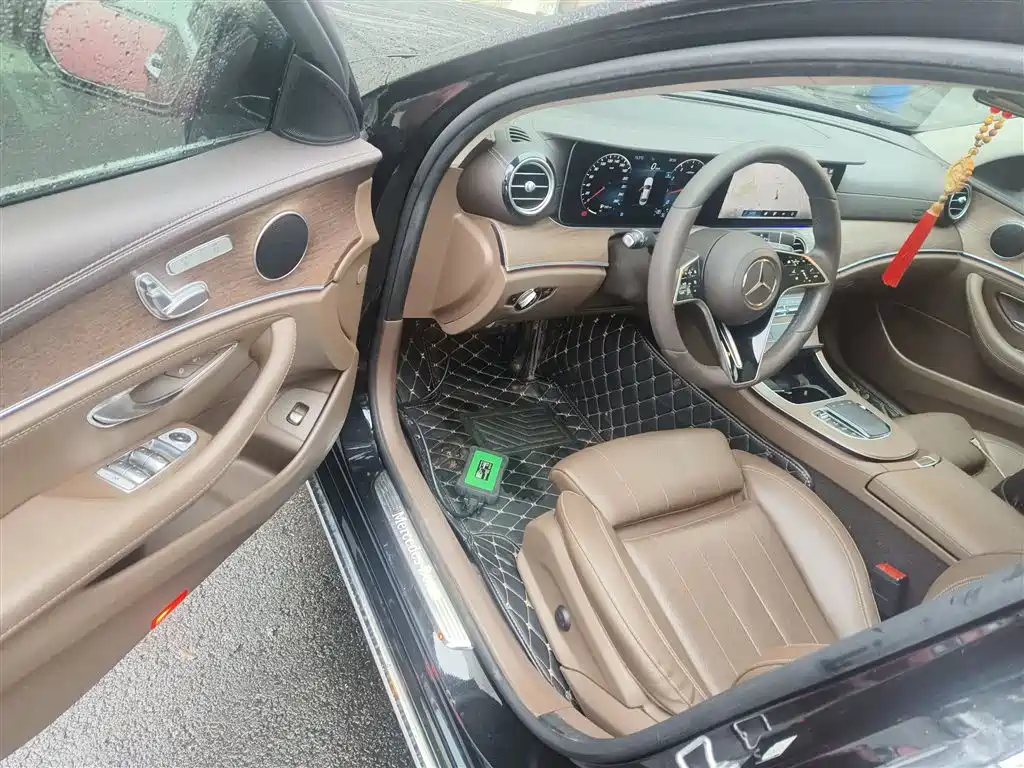 Mercedes-Benz E-Class 2022 — фото 12
