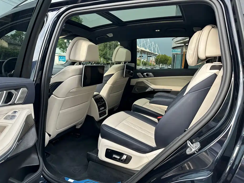 BMW X7 2021 — фото 11
