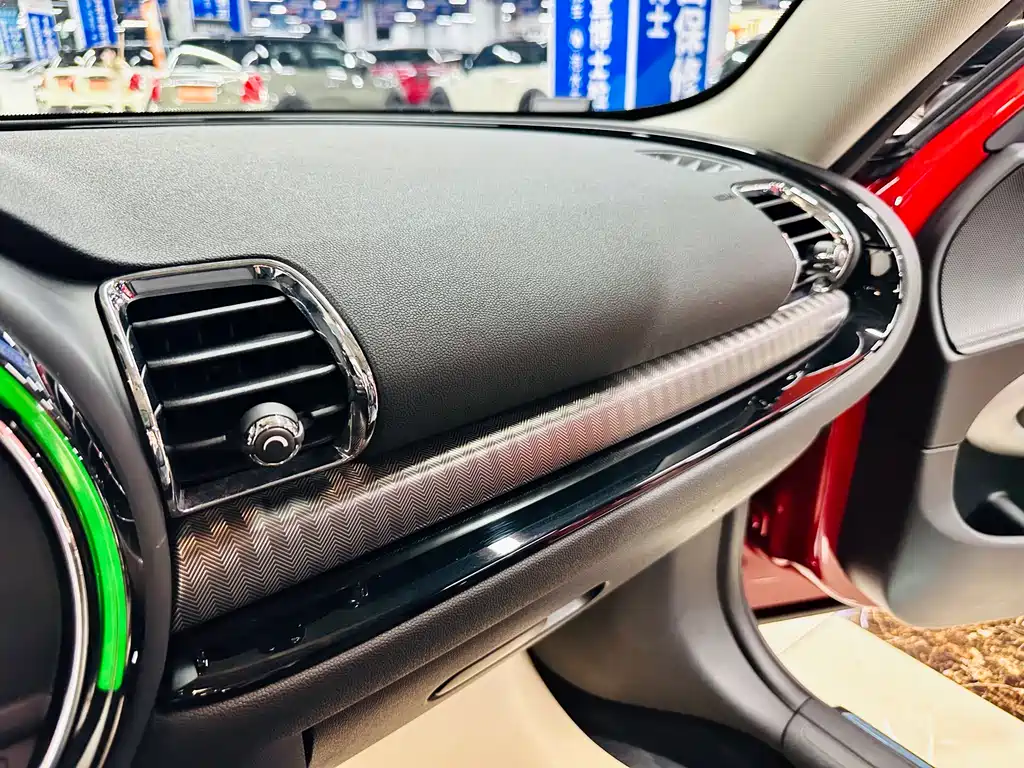 MINI Clubman 2018 — фото 37