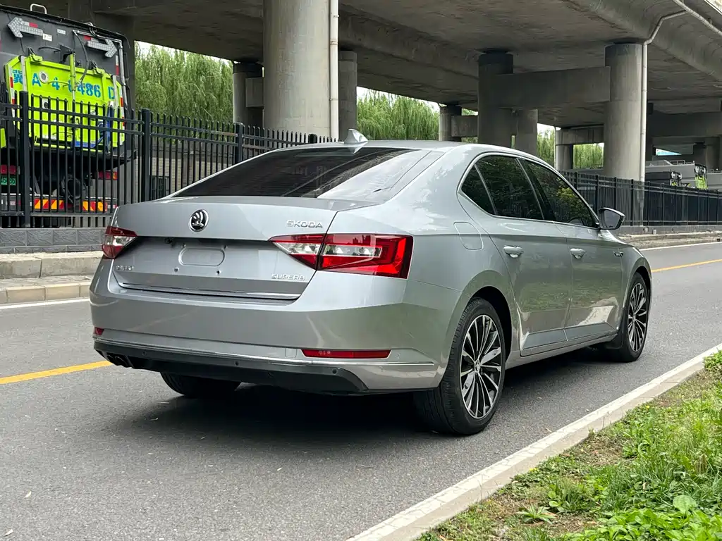 Skoda Superb 2015 — фото 4