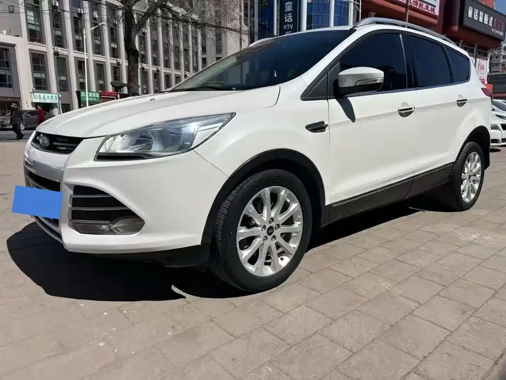 Ford Kuga 2015 — фото 1