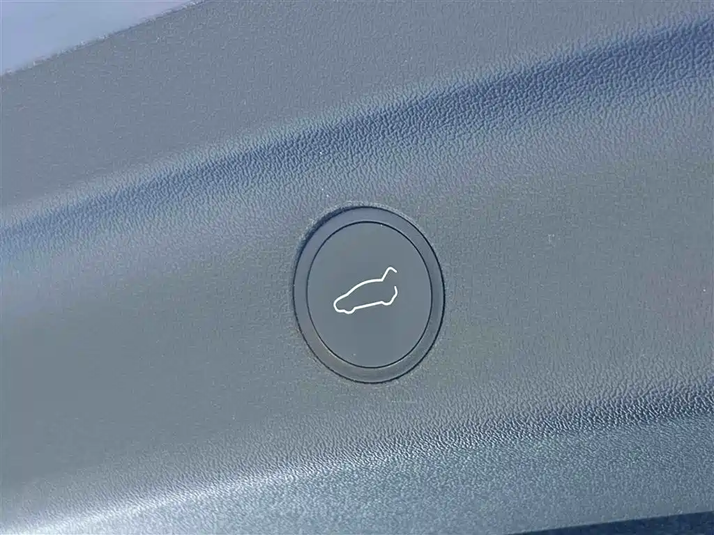 Tesla Model Y 2022 — фото 17