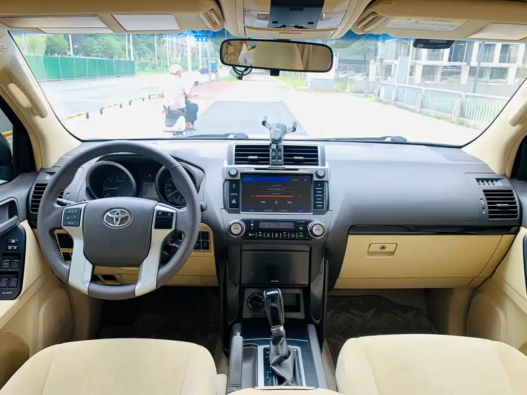 Toyota Prado 2015 — фото 12