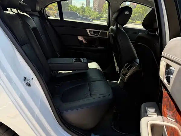 Jaguar XF 2011