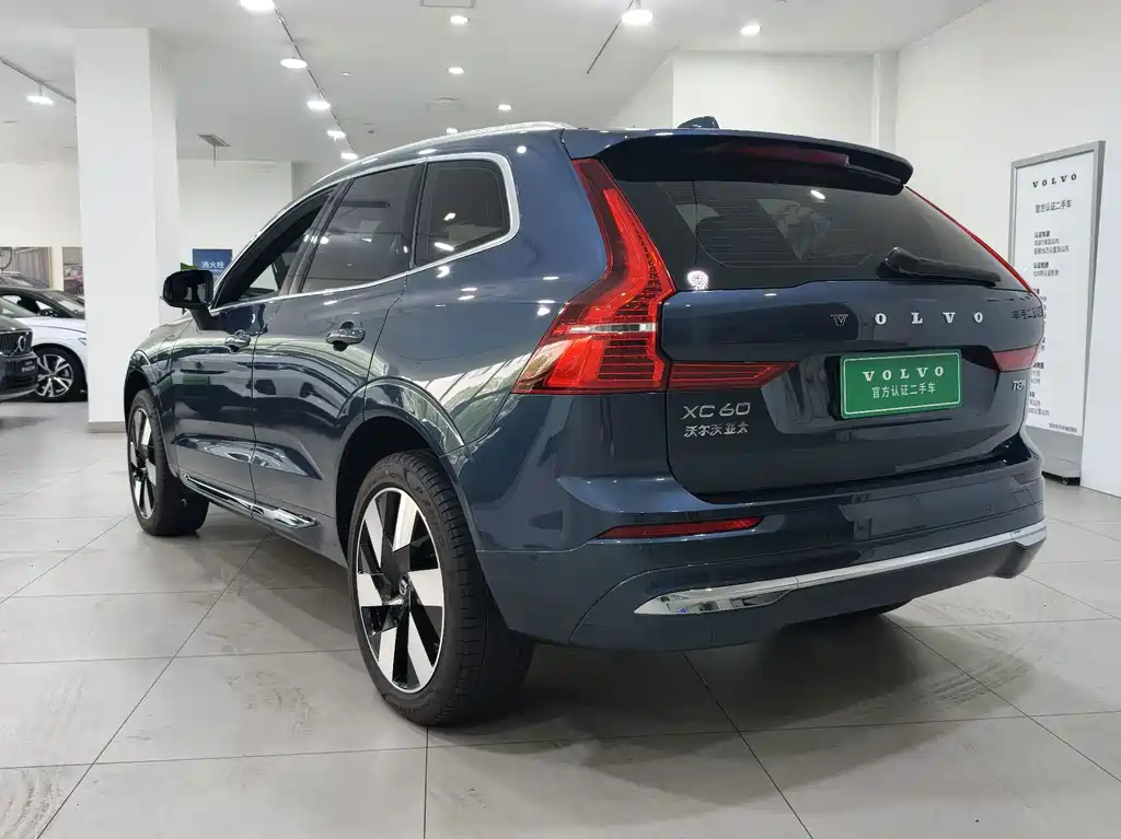 Volvo XC60 Plug-In Hybrid 2025 — фото 5