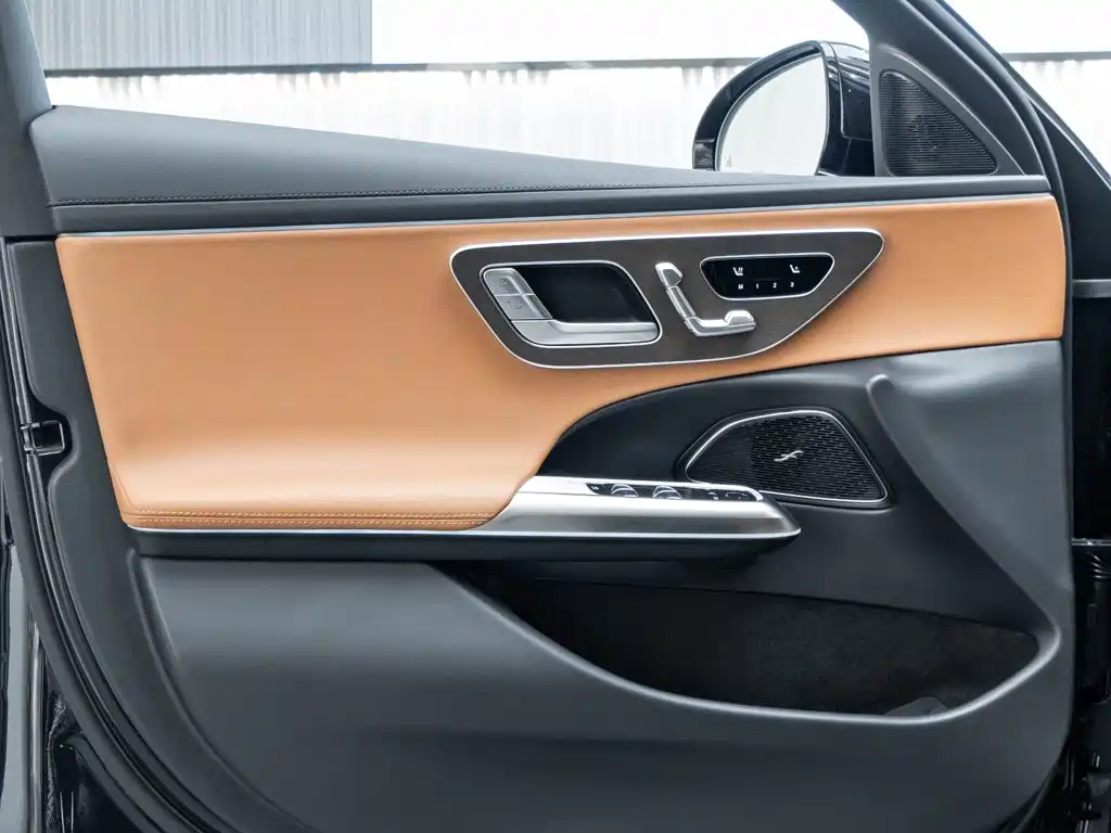 Mercedes-Benz E-Class 2025 — фото 18