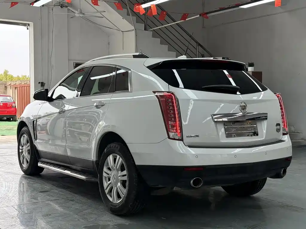 Cadillac SRX 2016 — фото 16