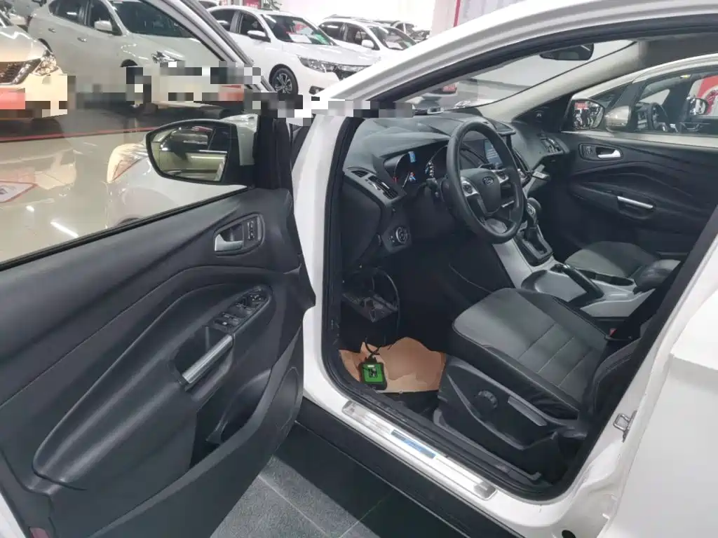 Ford Kuga 2016 — фото 16
