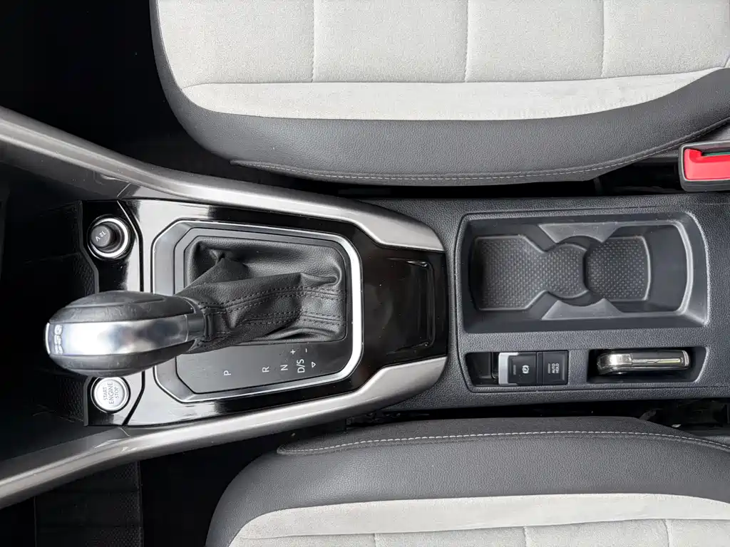 Volkswagen T-Roc 2022 — фото 12