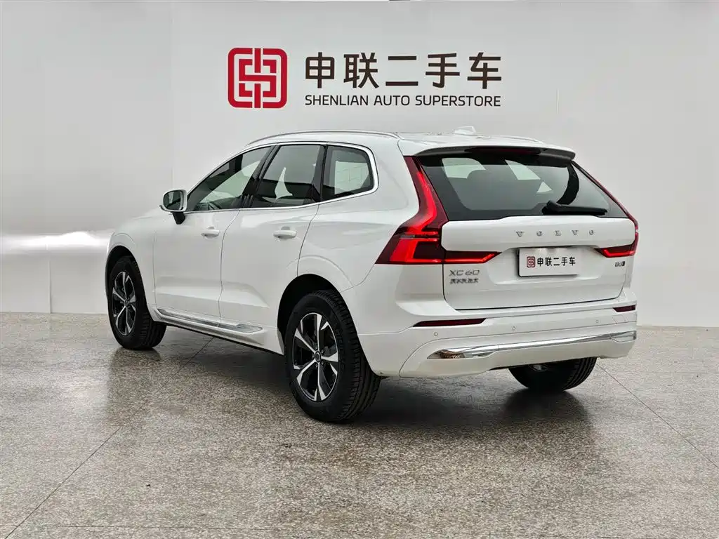 Volvo XC60 2025 — фото 3