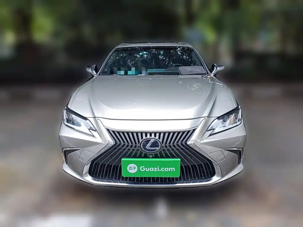 Lexus ES 2019 — фото 24
