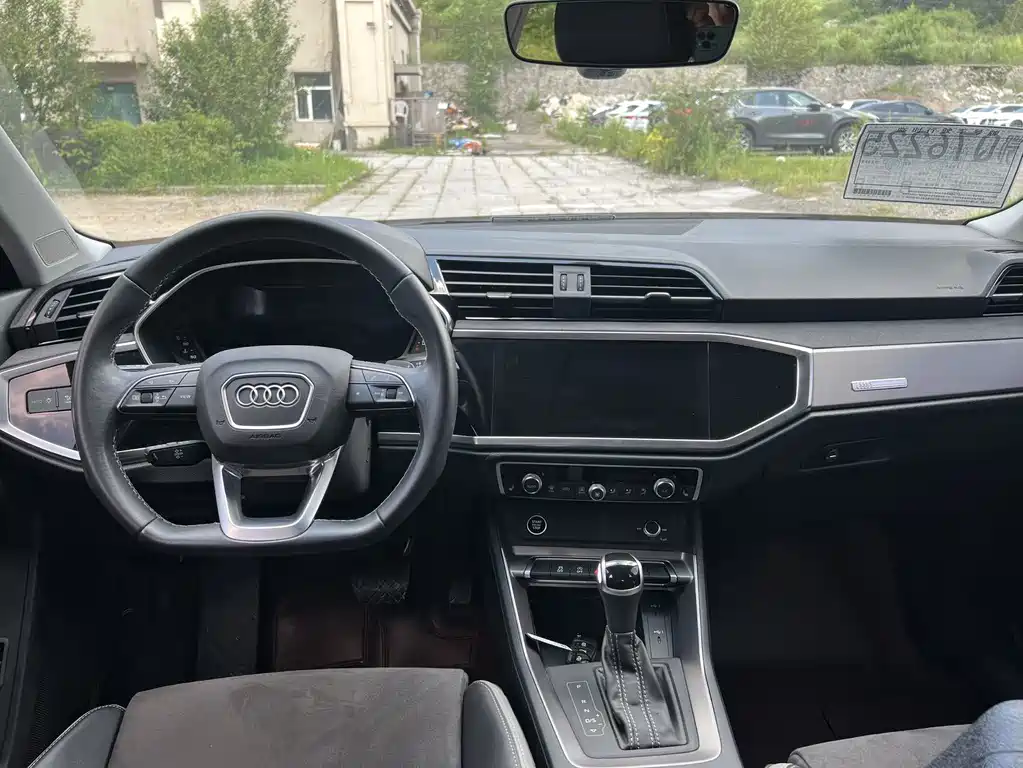 Audi Q3 2023 — фото 16