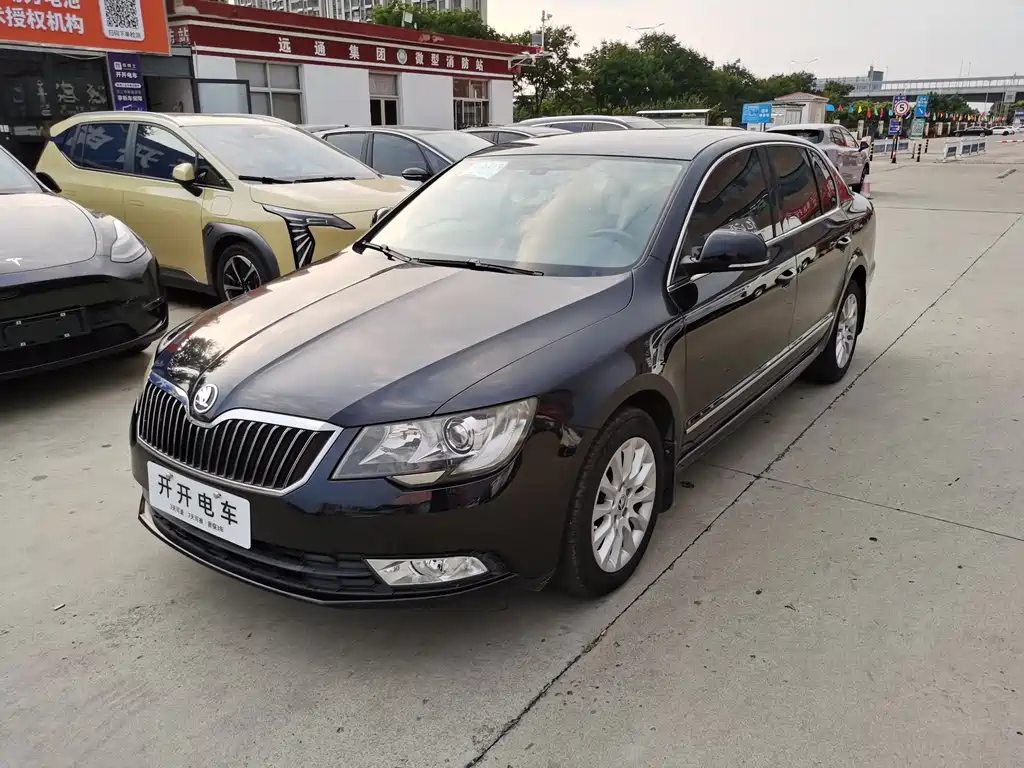 Skoda Superb 2014 — фото 2