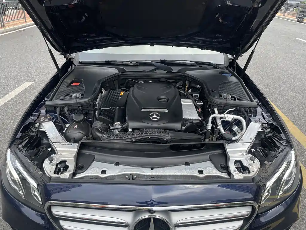 Mercedes-Benz E-Class 2018 — фото 20