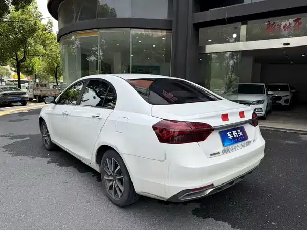 Geely Emgrand 2021