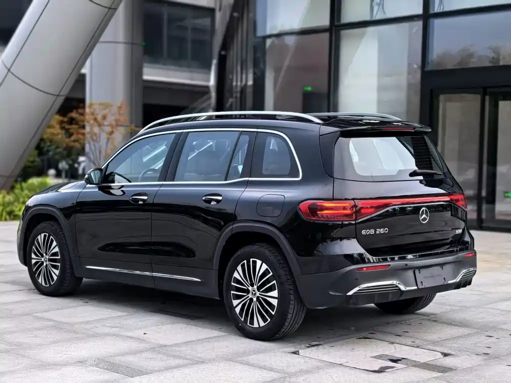 Mercedes-Benz EQB 2025