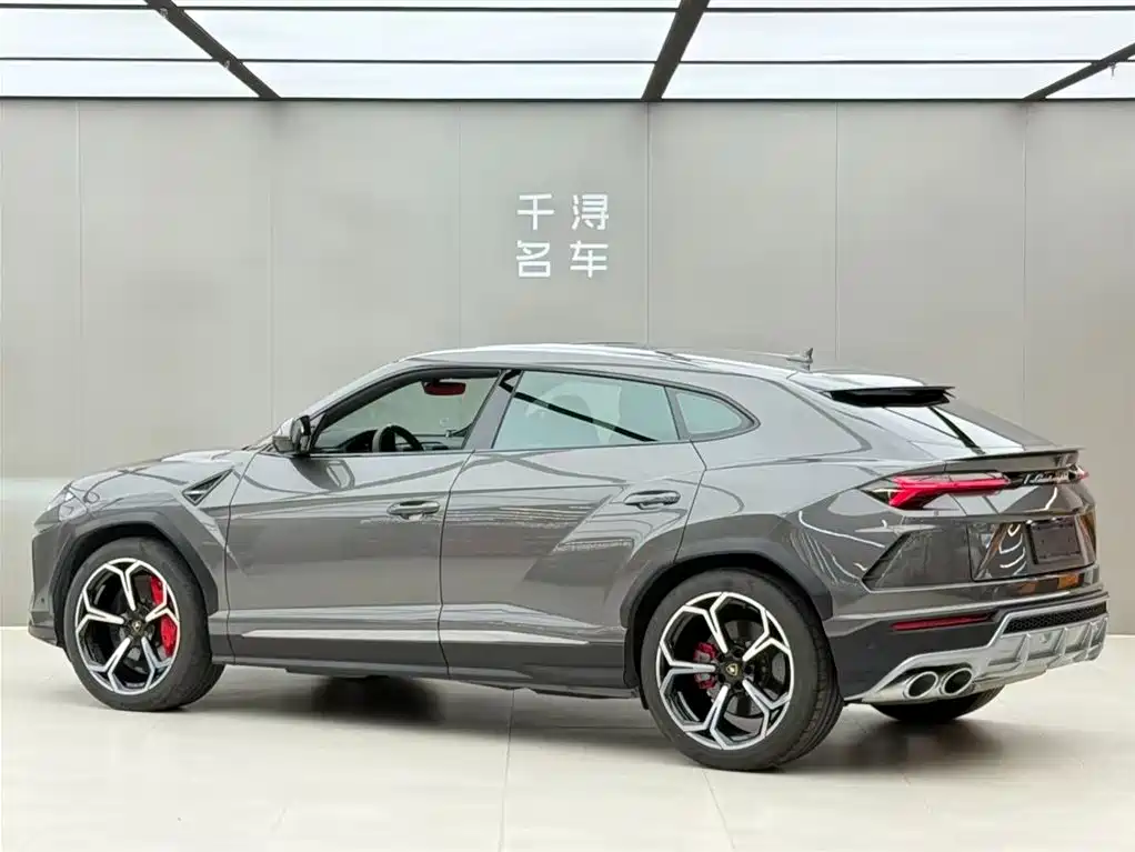 Lamborghini Urus 2022 — фото 15