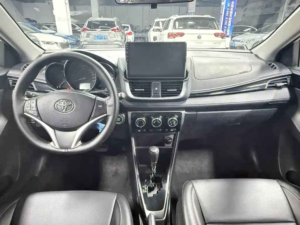 Toyota Yaris L 2023 — фото 19