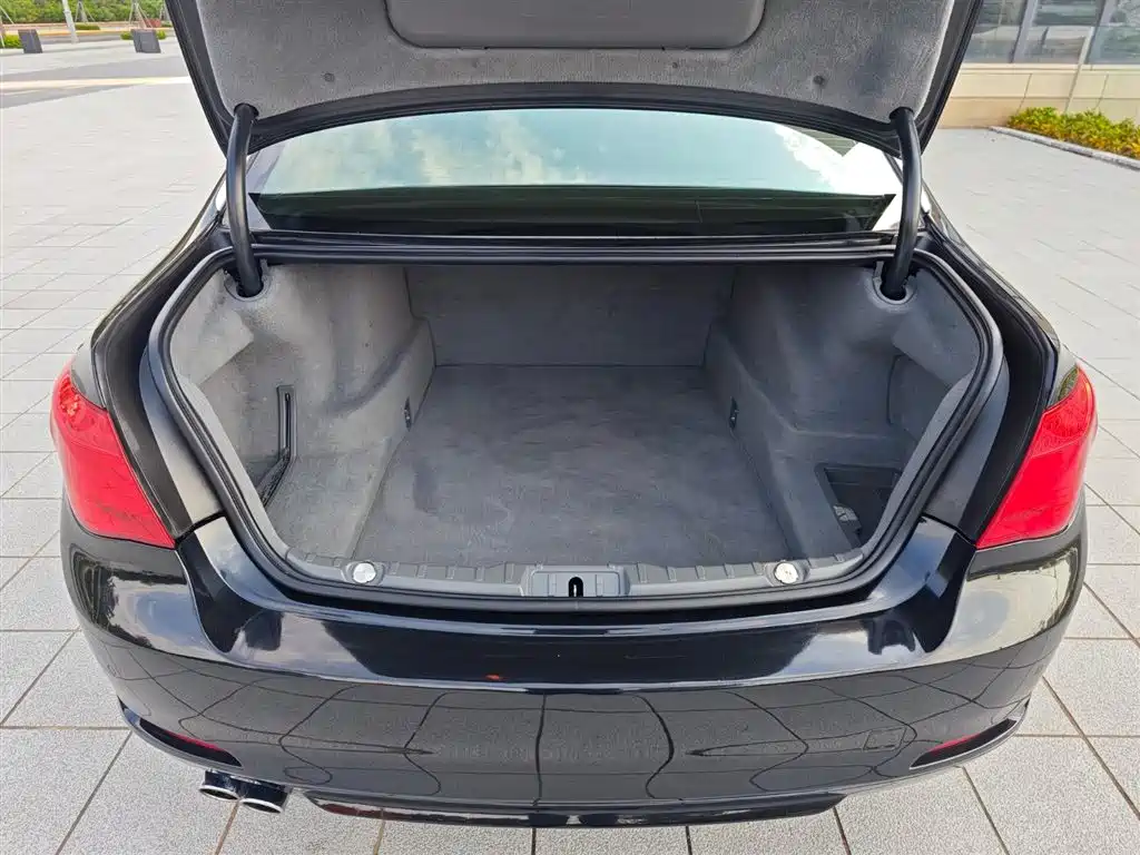BMW 7 Series 2012 — фото 17