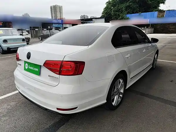 Volkswagen Sagitar 2018